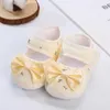 Sandalen Sommer Baby Sandalen Bug feste Farbe Babyschuhe Kleberschnalle Kinder Erster Schritt Walker Anti-Slip-Weiche Sohle Vorschulschuhe 0-12ml240429