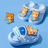 Sandalen Zomer Babyschoenen Kinderpunten Slippers 2023 Kinderlingen Non Slip zachte vloeren jongens en meisjes kinderen strandschoenen kinderen sandalsl240429