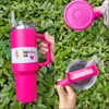 Cobrand Winter Pink Parade Flamingo 40oz quencher H2.0 أكواب أكواب السفر كوب سيارة من الفولاذ المقاوم للصدأ مع مقبض السيليكون وأغطية زجاجات مياه أحمر 0507