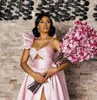 Bellissima festa rosa di raso A-line Dames Party di fidanzamento Pretty Maxi Prom Gowns con Veil 2024