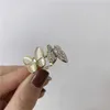Hediyeler için Popüler Sürpriz Yüzük ve Takı Yüksek Kaliteli Peri Kelebek Altın Klavikül Yüzüğü Ortak Cleefly