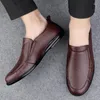 Sapatos casuais homens homens genuínos de couro italiano mocassins deslizamentos respiráveis no sexo masculino, escritório diariamente