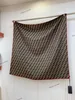 2024 Bufanda Diseñadora Moda Real Keep Bufandas de alto grado Accesorios simples de estilo retro para mujeres Cufanda de sarga de color marrón F Bufanda con caja