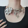 Överdriven metallisk blommig halsband för kvinnors unika vintage legeringshalsband med högkvalitativa nacksmycken för kvinnor 240429