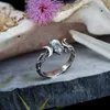 Anillos de banda Xizang Silver Double Moon Tension Anillo Gema Gema Geométrica Diseño de luz de luna Joya Fashion Q240429