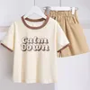 Été adolescentes vêtements ensembles d'enfants lettres tshirts et shorts 2 pièces conviennent à l'enfant à manches courtes top botton tenue de survêtement 240430