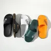 Slippers pour hommes Summer PVC Pantres douces pour mâles extérieurs épaissis les sandales de plage antidérapante de salle de bain.