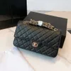 Bag bagage accessoar chanelpurselieds chanellies väskor chanellieds cclies designer väskor axelväskor kedja påse pläd flik bagage cavi 8236