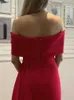 Runway Dresses White Shoulder Elastic Night Party Dress Side Train Golvlängd Luttad hals Fromal Party Dress Red Black Y240426