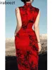 Abbigliamento etnico in stile cinese rosso migliorato Cheongsam 2024 Summer Domenne squisito Teste di fascia alta Abito fianchi avvolto Qipao