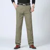 남성 클래식 스타일 치노 경량 소프트 비즈니스 캐주얼 스트레이트 바지 견고한 컬러 패션 스트리트웨어 팬탈 론 240430