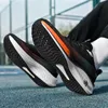 Lätt män springskor sommar ny mode mesh andningsbar ihålig flygande vävda sport casual skor herrskor strumpor skorf6 svart vit24545
