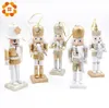 5 pezzi Creative a mano schiaccianoci fatti regali desktop decorazioni giocattolo decorazioni in legno ornamenti natalizi che disegnano noci di soldati bambole bambetta 20114392709