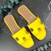 2024 Designer -Slipper Slides Classic Flat Summer Lazy Fashion Cartoon Großer Kopf Gummi -Flip Flops Lederschuhe Frauenschuhe Sandalen Sandalen Sandalen