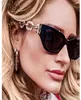 Funky Small Frame Chain Leg Zonnebril 2021 Brandtinten voor vrouwen Robuuste en stijlvolle onregelmatige zwarte rechthoek Sun Glasses Luxe3976441