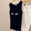 24 Nuovo marca di lusso MIU Black Dress Designer CamiSole Dress Abito Mini Grucca Sweet Sexy Sleeveless Summer Y2K Sceplo a maglia