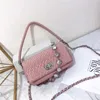 Bolsa temperamento mulheres couro macio bolsas quadradas bolsas de bolsa de festa em corrente rosa de lantejuros de luxo crossbody para 2024