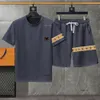 T-shirt da uomo Designer Set Men T-shirt Mashion Brand Brand Shorts Shorts Shorts Sitch Badge Tshirt Daily Outfit 2pcs 29 aprile 29 aprile