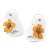 Sandaler baby sandaler med hår söt blomma design mjuka bomullssandaler lämpliga för vår- och sommarflickor 0-18ml240429
