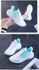 2024 Été Nouveau Mesh Chaussures pour femmes Breaste Chaussures de voyage plate Bottom Casual Little White Shoes Gai