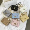Umhängetaschen 2024 Süßigkeiten Farbe V-Line Crossbody Tasche für Frauen Mode Sack eine Haupthandtaschen und Geldbörsen