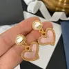 Brincos de ouro de 18k de luxo designer de brotos de cerejeira de cereja em forma de coração rosa Brincos de jóias de alta qualidade incrustados com presentes de amor romântico Caixa de brinco