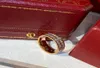 Экскурсионные дизайнеры моделей женщин DoubleLayer Полное бриллиантовое кольцо показывает темперамент легкий изысканный изысканный и универсальный 2625407