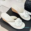 2024 Camellia Flower Pearls Retro Slides Designer Outdoor Deisure Beach Shoe