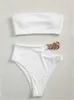 Swimwear féminin Bandeau Bikini 2024 Femmes Sexy Blanc Blanc Noir coupé en métal High Taie Femelle Femme de maillot de bain épaule Suite de maillot de bain Beachwear Y240429