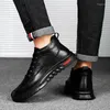 Casual schoenen 2024 Lichtgewicht Echte lederen mannelijke loafers Loafers Bont Walking Sneaker Wandelen Rijden Zwart maat 38-45