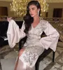 V-boyun Suudi Arabistan Gece Elbise Kristal Aplikler Ön bölünmüş püsküllü püsküller resmi balo elbise uzun kollu ayak bileği parti elbiseleri