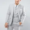 Mode ljusgrå kostymer för män smal passform 3 bit jacka västbyxor set brudgum bröllop toppade lapel tuxedo affärsdräkt homme 240430