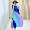 Lässige Kleider Miyake -Kleid Frauen 2024 Frühlings- und Herbstsaison farbige geteilte Ärmel runder Hals mit mittlerer Länge gefalteter Rock
