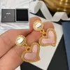 Brincos de ouro de 18k de luxo designer de brotos de cerejeira de cereja em forma de coração rosa Brincos de jóias de alta qualidade incrustados com presentes de amor romântico Caixa de brinco