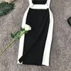 Lässige Kleider sexy ärmellose von schulter hängendem Hals gestricktes Kleid Schwarz weiße Farbe passende schlanke Passform Hip verpackt Buttom