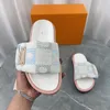 Piscine en jean de qualité supérieure glissement de diapositive femme pantoufles brunes fleur d'été SUMBRE SANDALE SANDALE MENSE VOYAGE CONCUTÉES Chaussures de luxe Loafer Designer Sliders Sandals Beach Mule