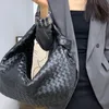 Sac de créateur sac de luxe Sac à bandoulière Cowhide Vache en cuir authentique en cuir simple fermeture à glissière ouverte sac de créateur sac de haute qualité sac de grande capacité paquet