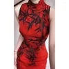 Abbigliamento etnico in stile cinese rosso migliorato Cheongsam 2024 Summer Domenne squisito Teste di fascia alta Abito fianchi avvolto Qipao