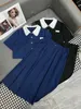 Tvådelad kläddesigner Spring/Summer New Nanyou Miu Fashionabla och generösa bokstäver Lace Patchwork Lapel Top i par med halv kjol Set xhj6