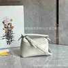 Loeiwe High End Designer Bags for Women Puzleシリーズ新しいミニショルダーストラップ調整可能シンプルハンドヘルドジオメトリバッグスタイルスプレッチピローバッグ1：1本物のロゴと箱付き