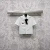 Женские блузкие рубашки дизайнерский дизайнерский лук -узел треугольник железный логотип с коротки