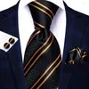 Bow Ties Hi-tie Designer Gold Black Striped Jedwabny krawat ślubny dla mężczyzn prezent na prezent krawat hanky mankiet z imprezą biznesową kropla
