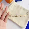 Bracelet Designer pour femme lettre de fleurs pendentif titane en acier plaqué Gold Bracelet Bracelet Bracelets Bracelets Collier