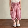 Set di abbigliamento 2024 outfit estivi ragazze bambini stampa floreale top senza maniche pantaloni casual 2pcs set di cotone a fiori sottile per bambini