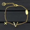 Top Letters Bracelets Femmes Bangle bracelet Chaîne de bracelet Bijoux de luxe Crystal 18k Gold plaqué inoxydable Amoureux de mariage Bracelet cadeau 10A