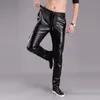 Мужские кожаные брюки эластичные высокие талию повседневные брюки PU Корейская мода хужа мужской мотоцикл Водонепроницаемый 240419