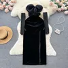 Robes décontractées de style hepburn noire robe de soirée piquée par femme de haute qualité en velours de haute qualité et fente avec des manches hors manches