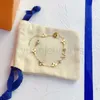 Bracelet Designer pour femme lettre de fleurs pendentif titane en acier plaqué Gold Bracelet Bracelet Bracelets Bracelets Collier