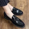 Casual Shoes 2024men's spetsiga Moccasins Leather Flats Zapatos Hombre Loafers Tassel Footwear Men Chaussures British Style