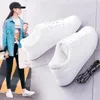 Casual skor små vita kvinnor koreansk version läder platt löpande sneakers andas kvinnor